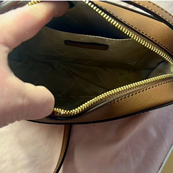 Michael Kors Houston Large Zip Crossbody Bag cream/tan retail $198 - Picture 9 of 12